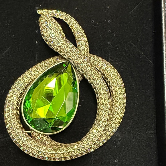 Heidi Daus Gold and Green Snake Brooch - Picture 2 of 2